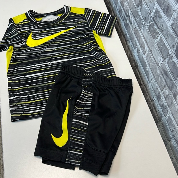 Nike set‎ - Picture 1 of 6